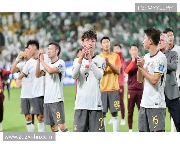 国足失利后球迷情绪崩溃,社交平台炸锅