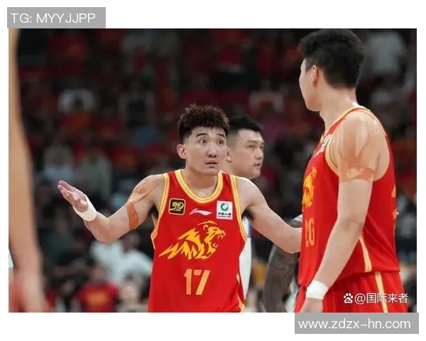 NBA总决赛首战打响双方鏖战至终场比分悬念依旧引人期待